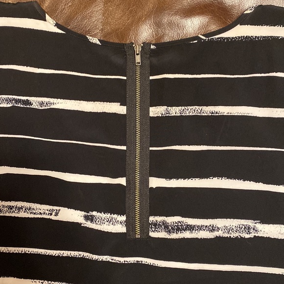 Express Open Shoulder Midi XS Black and White Dress - Picture 8 of 8